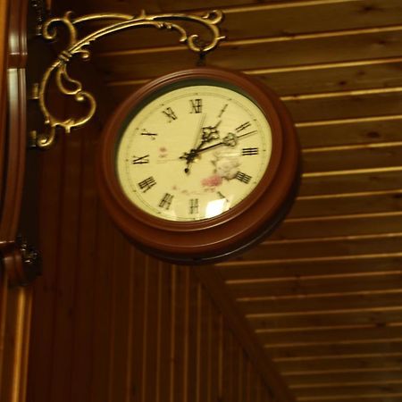 קזבגי Guest House Elguja Qushashvili מראה חיצוני תמונה