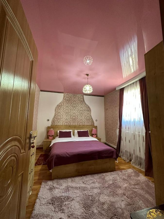 קזבגי Guest House Elguja Qushashvili מראה חיצוני תמונה