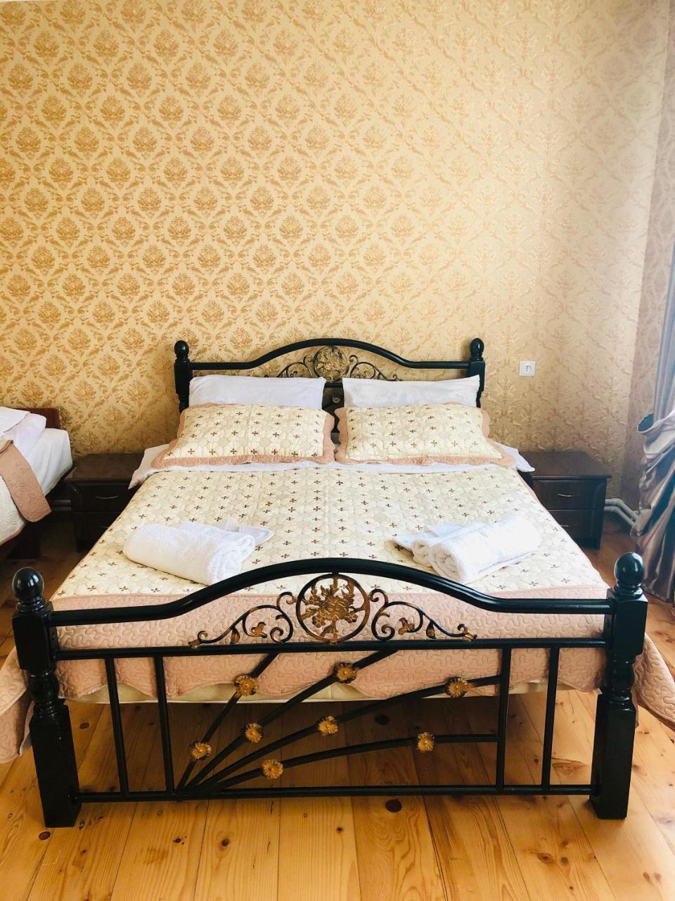 קזבגי Guest House Elguja Qushashvili מראה חיצוני תמונה