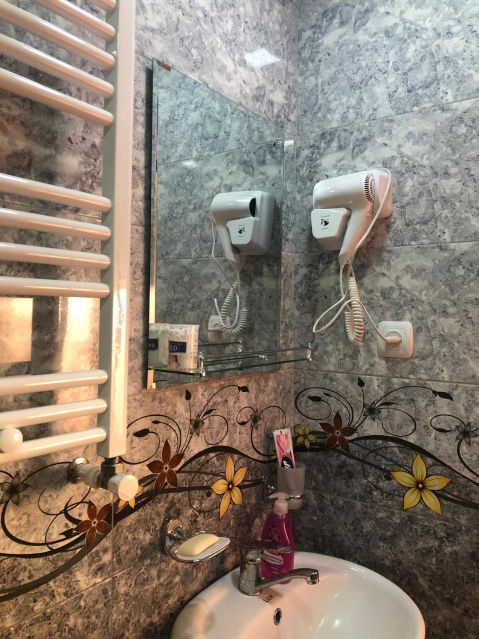 קזבגי Guest House Elguja Qushashvili מראה חיצוני תמונה